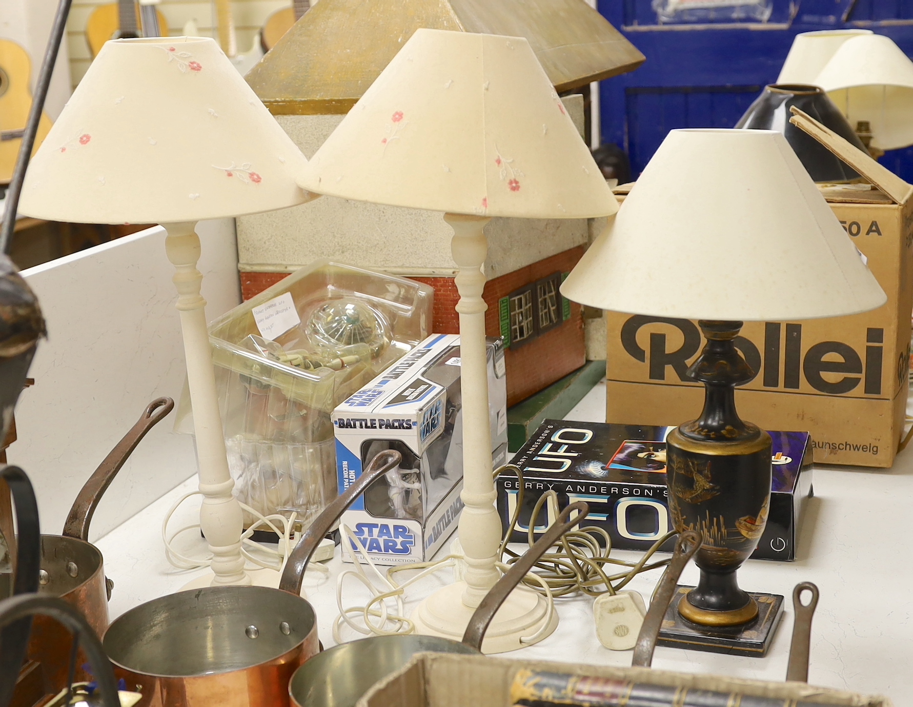 A chinoiserie japanned table lamp and two others